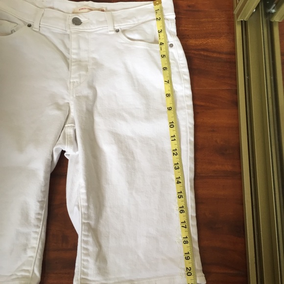 Levis white Jean shorts - Picture 9 of 10